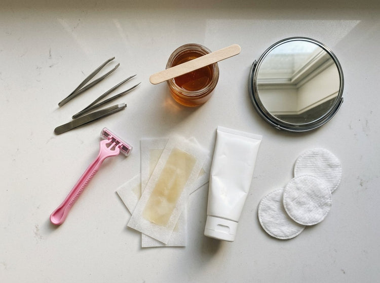 Cinq ans de tiroir de salle de bain.